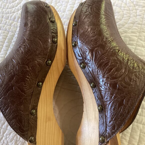 Penelope Chilvers Brown Embossed Leather Wood Women Clogs Shoes Size 37 Spain - Picture 6 of 12